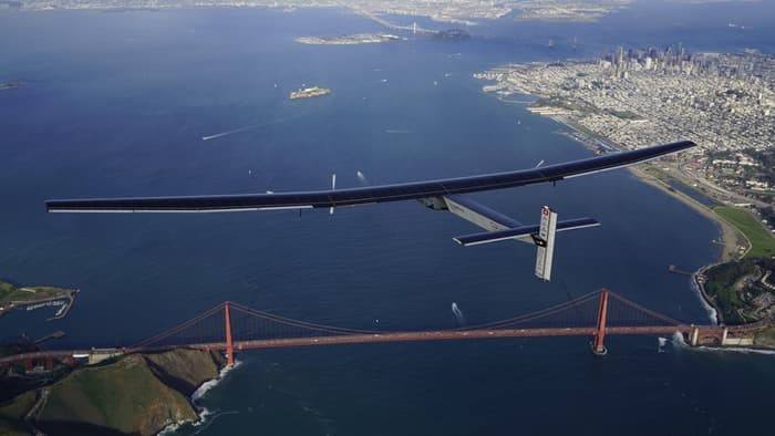 صورة طائرة من طراز Solar Impulse 2 تعمل بالطاقة الشمسية