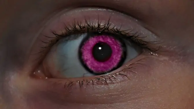العيون الورديّة Pink Eyes