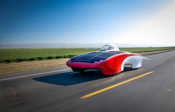 سيارة تعمل باستخدام الطاقة الشمسية