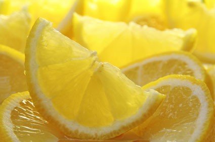علاج السواد حول الفم باستخدام الليمون