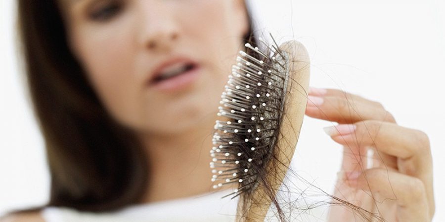 علاج تساقط الشعر في المنزل بطرق طبيعية