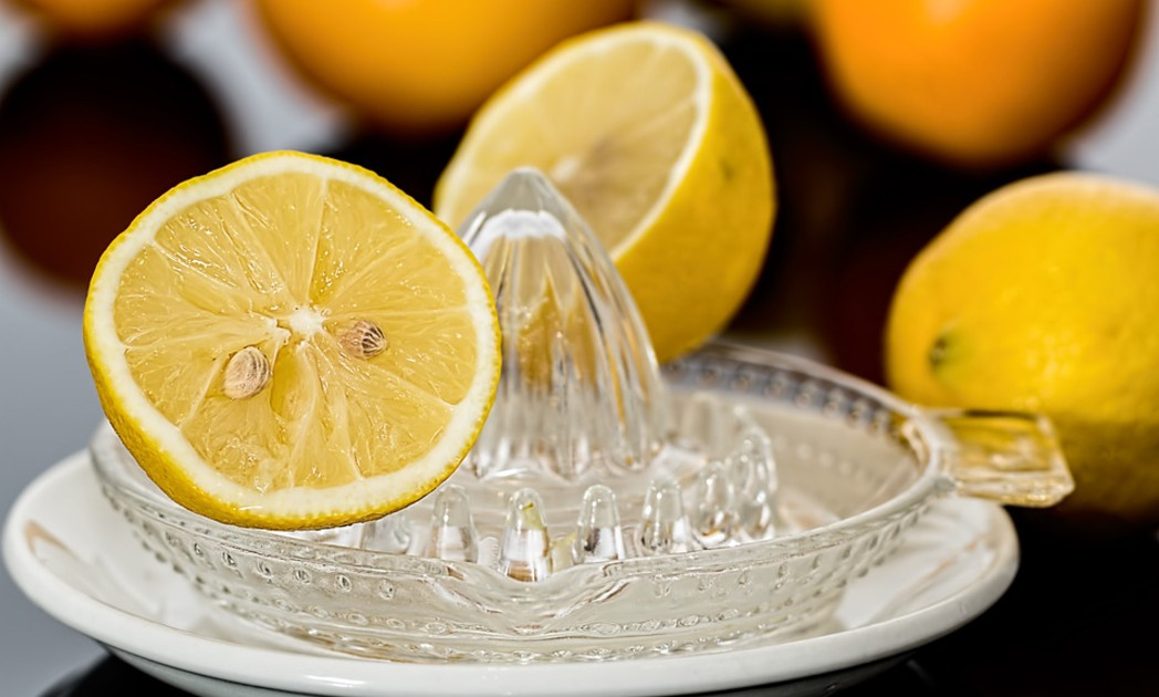 هل عصير الليمون مفيد للحامل وما الذي يمكن أن يقدمه من فوائد؟