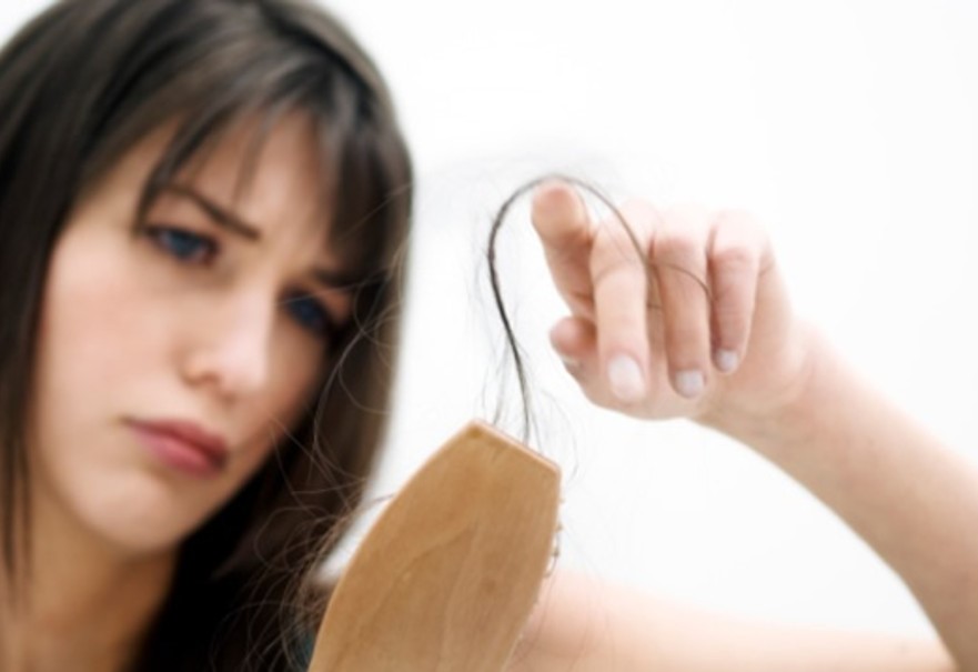 وصفات طبيعية لتنعيم وتطويل الشعر التالف