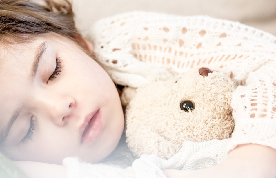 كيف تساعد طفلك على النوم؟