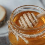 الفرق بين العسل الطبيعي والمغشوش