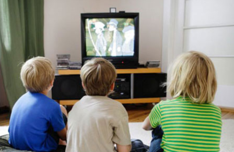 تأثير التلفاز على الأطفال وتغيير سلوكياتهم