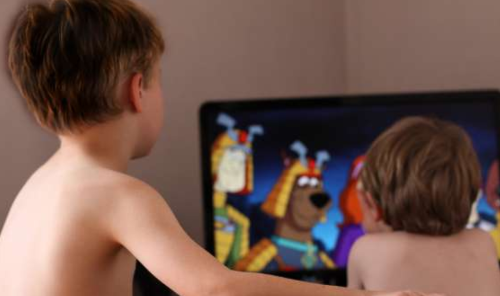 ما مدى تأثير التلفاز على الأطفال ؟