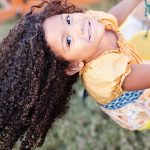هل هناك خطورة من فرد شعر الأطفال بالكرياتين أو البروتين؟