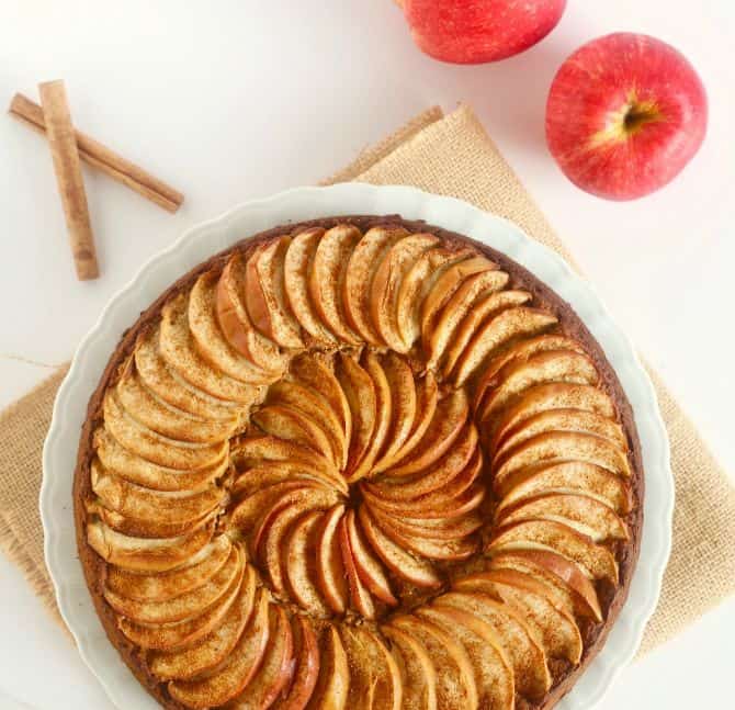 طريقة عمل كيكة التفاح بالقرفة
