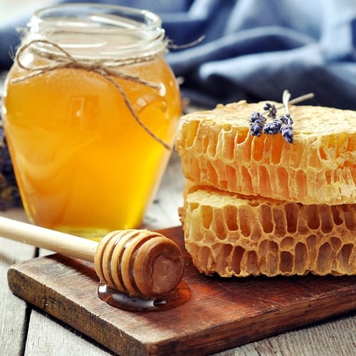 طرق ووصفات مختلفة لعلاج الحروق بالعسل