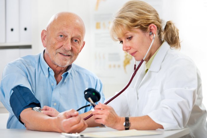 ضغط الدم الطبيعي لكبار السن