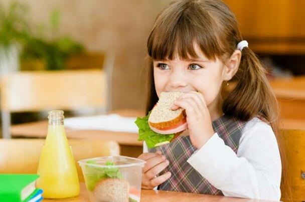 نصائح الخبراء حول التغذية السليمة للأطفال والمراهقين