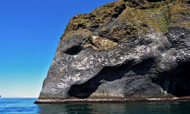 صخرة الفيل بايسلندا