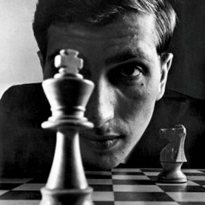إضاءة على حياة لاعب الشطرنج البطل بوبي فيشر اللغز المعجزة في عالم الشطرنج!