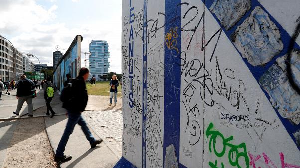 جدار برلين – رمز الحرب الباردة الذي قسم العالم إلى معسكرين