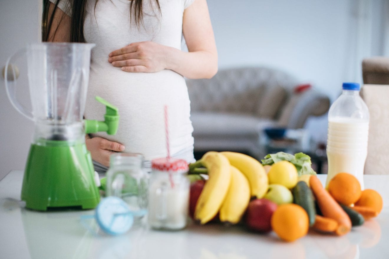 أهمية غذاء الحامل والعناصر الغذائية التي تحتاجها خلال فترة الحمل