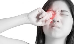 علاج ألم العين وما هي الأسباب وراء هذا الألم