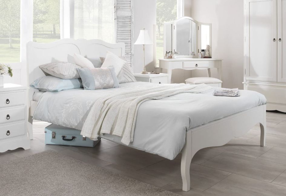 4 – اللون الأبيض أفضل الألوان لغرف النوم