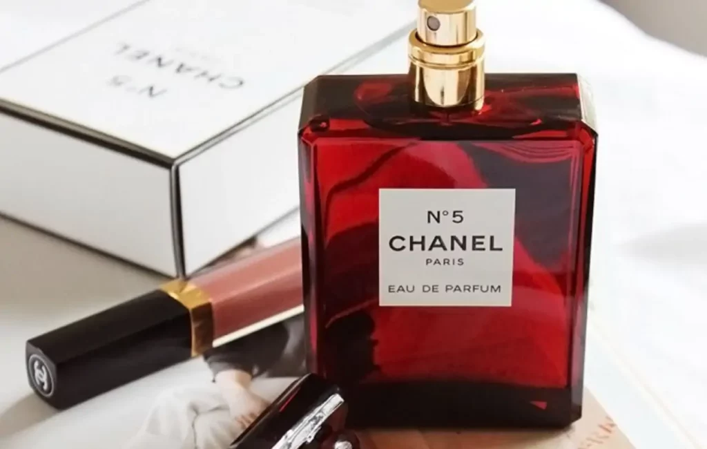 6 – عطر N ° 5 de Chanel – عطر يوجد منه 55 زجاجة فقط في العالم!