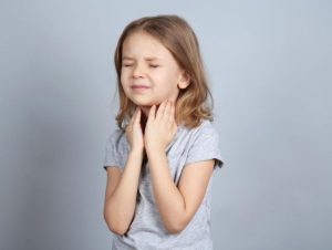 علاج التهاب الحلق عند الأطفال ..