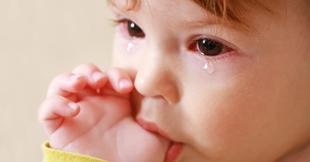 أسباب احمرار العين عند الأطفال... الأعراض والعلاج » مجلتك