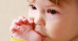 احمرار العين عند الأطفال
