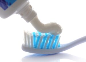 أضرار الفلورايد في معجون الأسنان