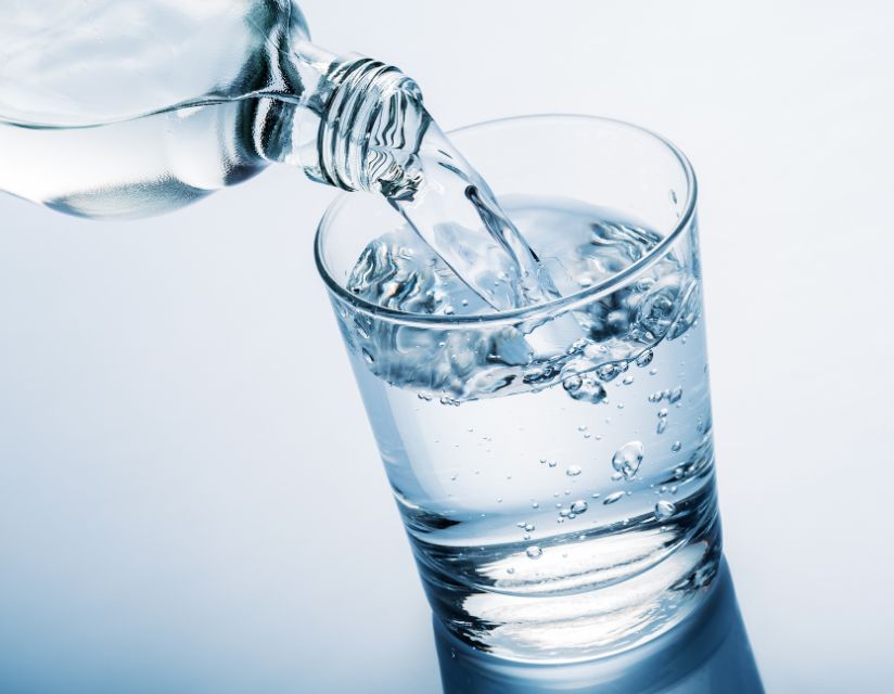 شرب الماء بعد حقن الفيلر بين الأهمية والفوائد والطريقة