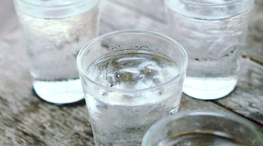 فوائد شرب الماء بعد حقن الفيلر