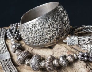 تلميع الفضة … أفضل 15 طريقة لتلميع الفضة والحفاظ عليها