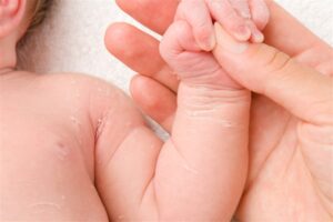 جفاف بشرة الرضيع – الأسباب والعلاج وطرق الوقاية