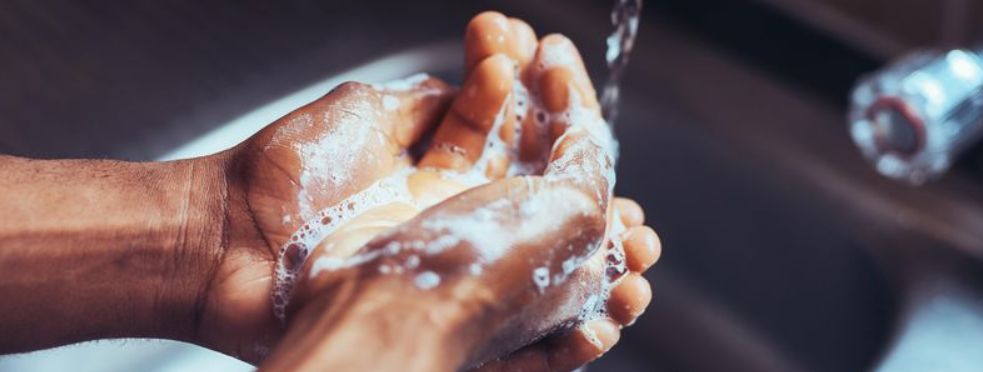 15 – أنت لا تغسل يديك بالمقدار الكافي