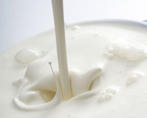 طريقة عمل كريمة الحلويات السائلة: كريمة الحليب – الكريمة النباتية – كريمة السكر