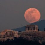 القمر العملاق في اليونان