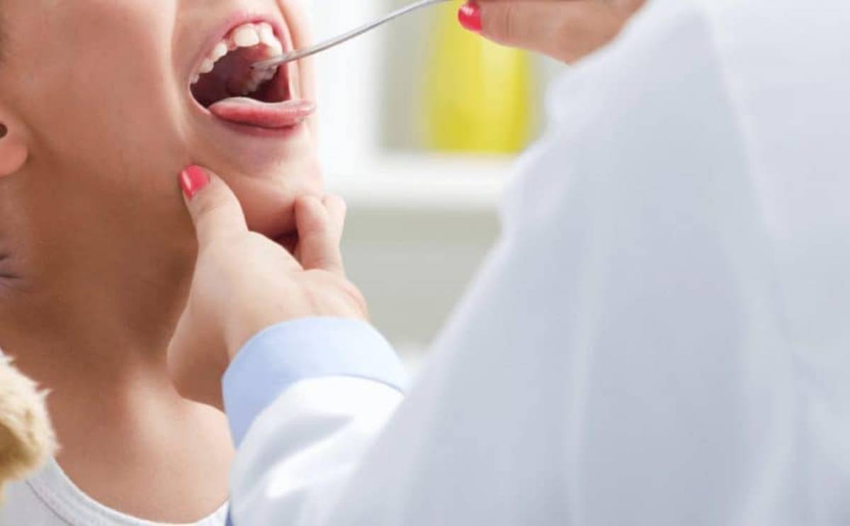 زوائد لحمية في الفم أنواعها، وأسباب ظهورها، وطرق علاجها