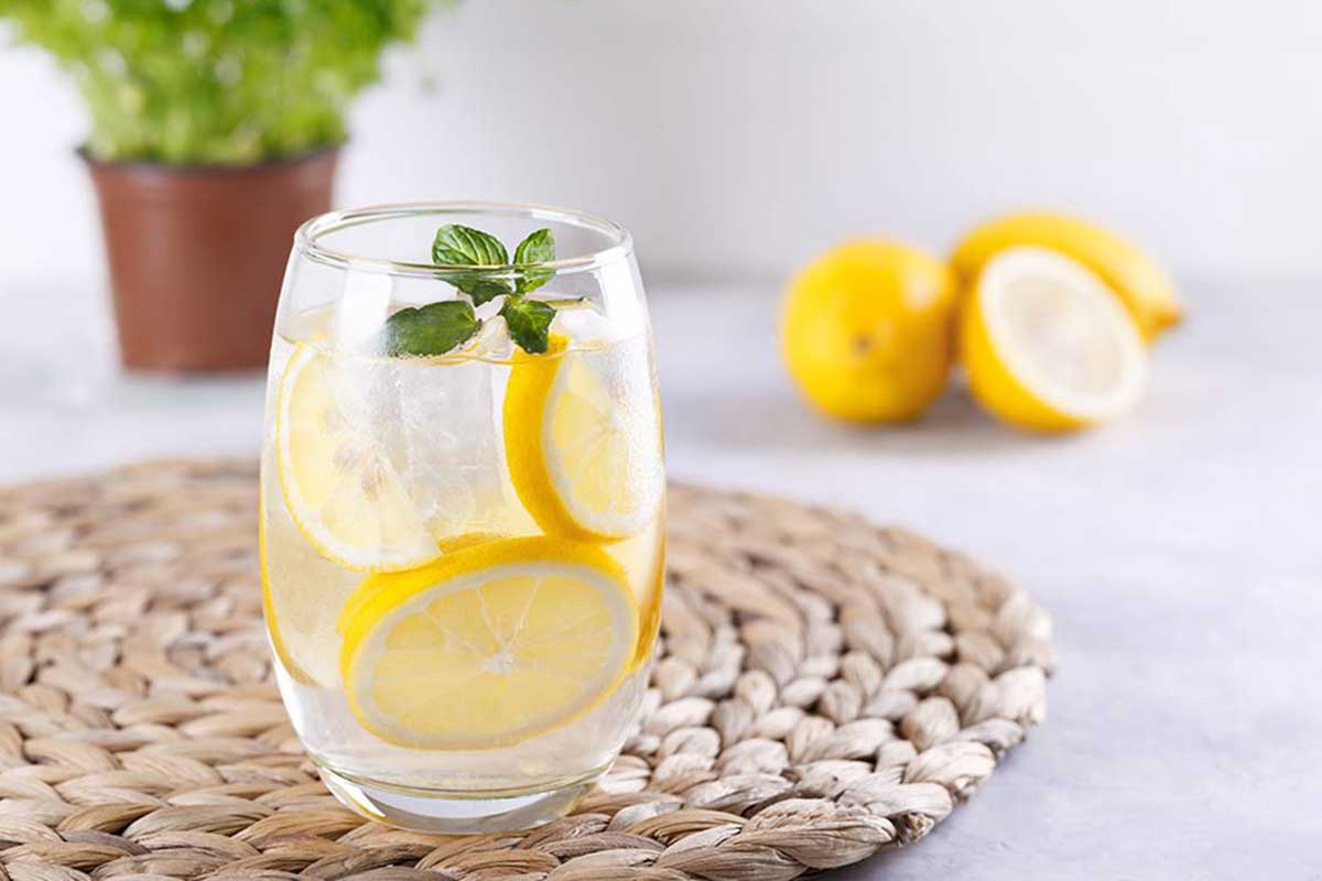شرب الليمون على الريق … 14 فائدة و6 أضرار