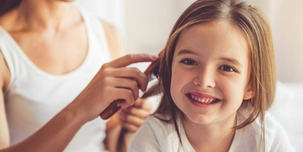 الكثير من الأمهات تلجأ إلى فرد شعر أطفالهم المجعد بالبروتين، تعرف فوائد بروتين الشعر للأطفال، وما هي أفضل أنواعه الخالية من مادة الفورمالين المضرة.