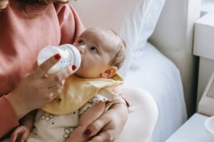طريقة تعقيم الرضاعات … 7 طرق آمنة لحماية طفلك