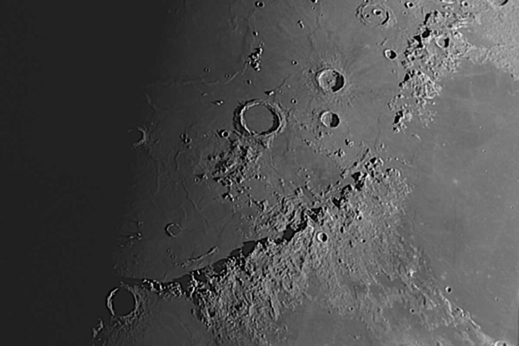 5 – القمر الأبينيني The Lunar Apennines