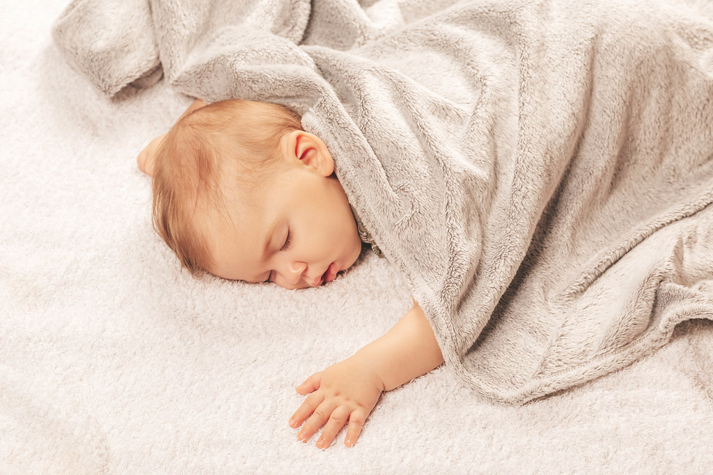 نصائح أطباء الأطفال حول نوم الرضيع على بطنه