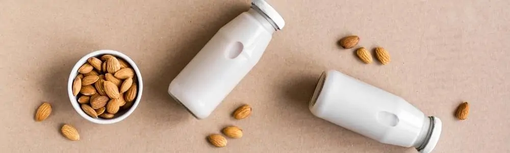 15 – حليب اللوز Almond milk