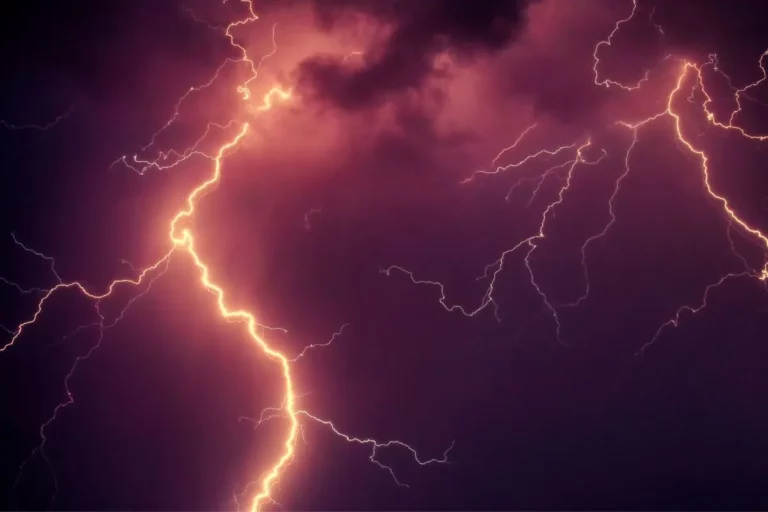 الفرق بين الرعد والبرق – البرق يسبب الرعد ولكن الرعد لا يسبب برقًا!